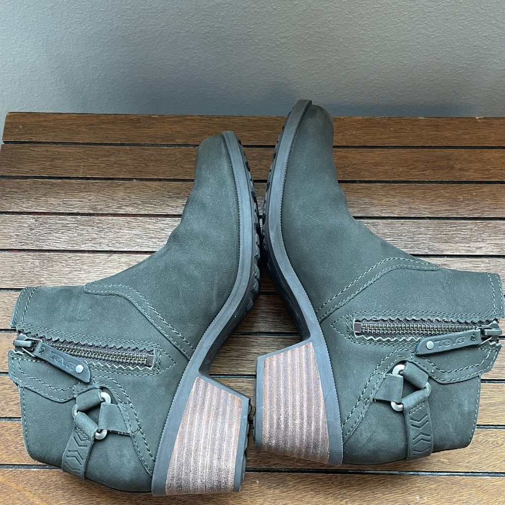 Teva Booties green size 7